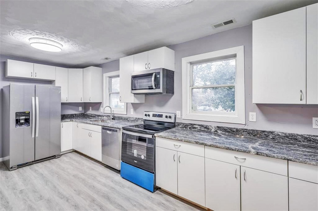 Kitchen in property located at 534 W 28th Street, Norfolk, Virginia 23508