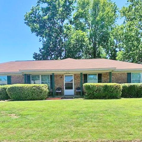 Front of property located at 1416 Cole Drive, Chesapeake, VA 23320
