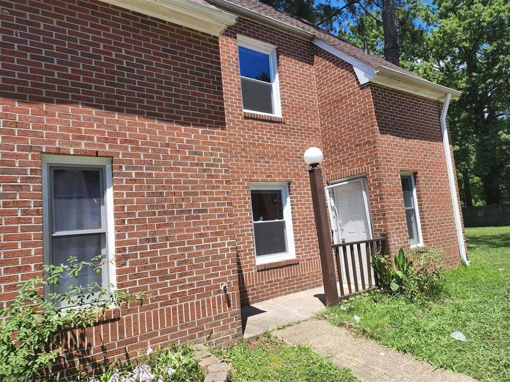 Front of property located at 8 Carmine Place, Hampton, VA 23666