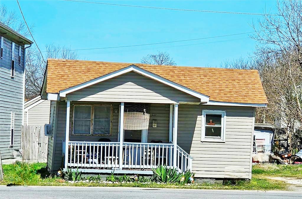 Front of property located at 220 Charlotte Avenue, Suffolk, VA 23434